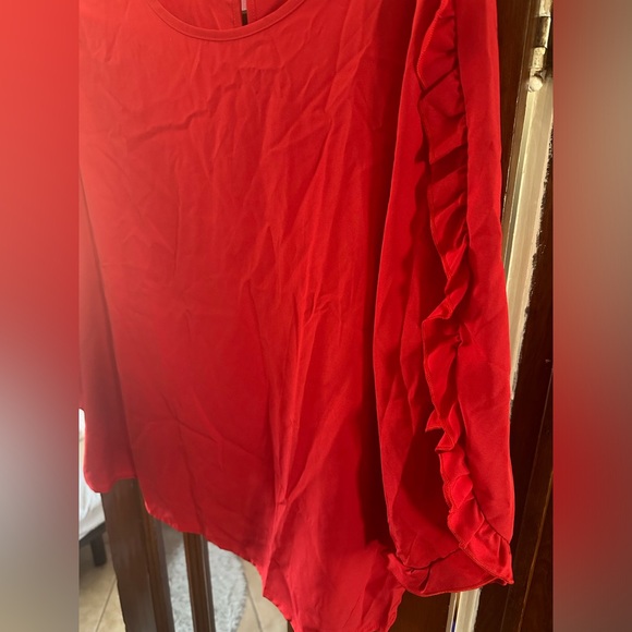 Woman top with ruffles - Picture 3 of 5